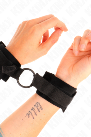 KINK - BEGINNER FUR HAND CUFFS 25 CM WITH O-RING 4 CM BLACK ADJUSTABLE 15-25 CM